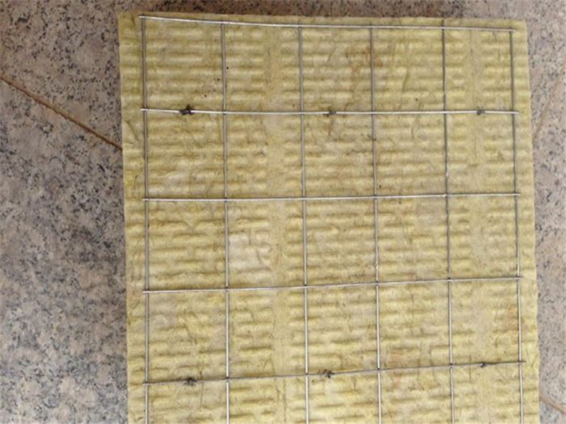 外墻鋼絲網(wǎng)復(fù)合巖棉保溫板