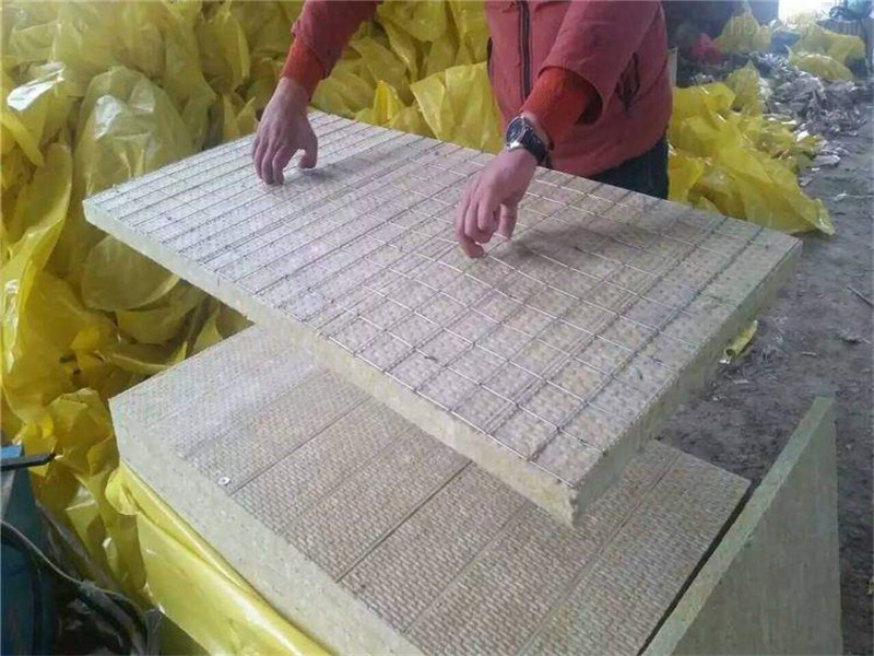 鋼網(wǎng)插絲巖棉板